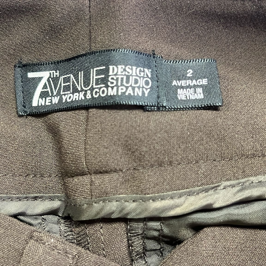 Signature Fit Superstretch Straight-Leg Brown Pant by New York & Co. 7th Avenue (Size 2)